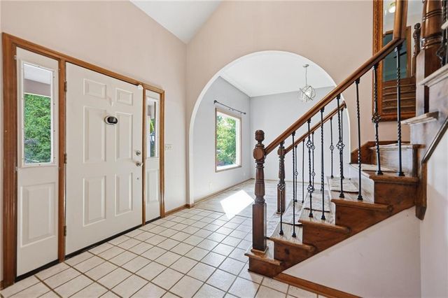 4100 NE SHADY LANE Drive, Gladstone, MO 64119
