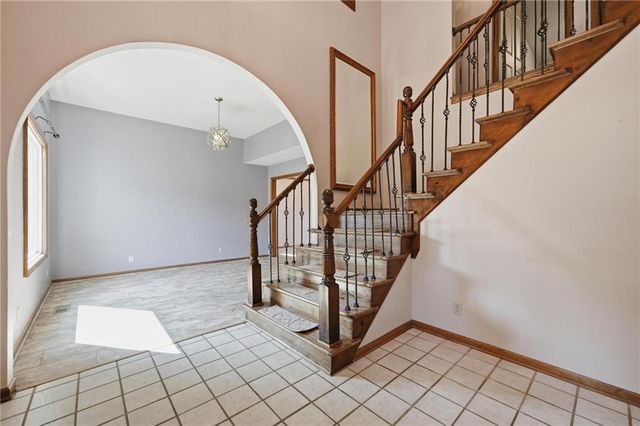 4100 NE SHADY LANE Drive, Gladstone, MO 64119