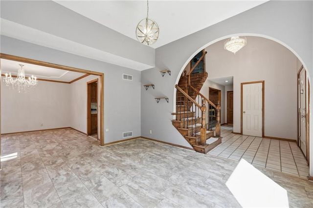 4100 NE SHADY LANE Drive, Gladstone, MO 64119