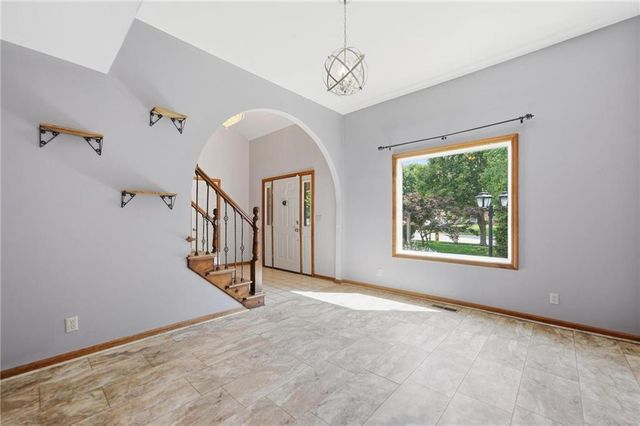 4100 NE SHADY LANE Drive, Gladstone, MO 64119