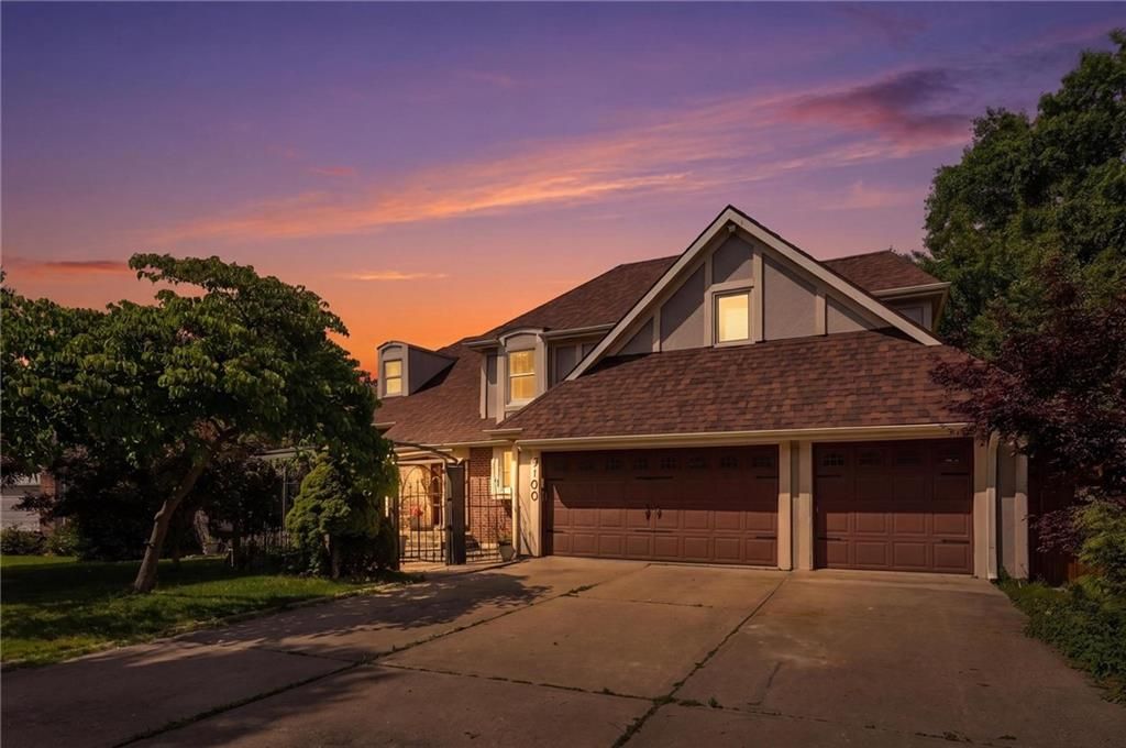 4100 NE SHADY LANE Drive, Gladstone, MO 64119