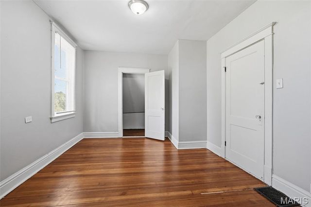 8941 Forest Avenue, St Louis, MO 63114