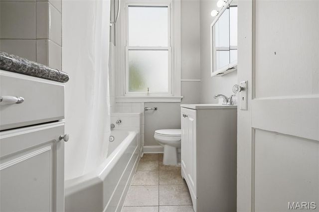 8941 Forest Avenue, St Louis, MO 63114