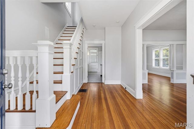 8941 Forest Avenue, St Louis, MO 63114