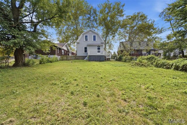 8941 Forest Avenue, St Louis, MO 63114
