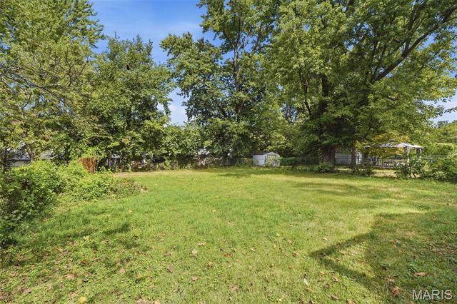 8941 Forest Avenue, St Louis, MO 63114