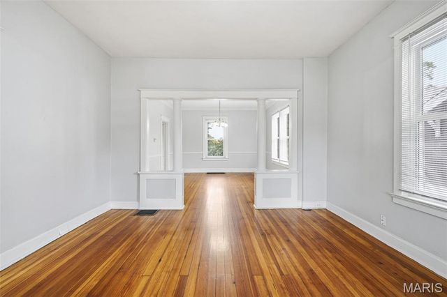 8941 Forest Avenue, St Louis, MO 63114
