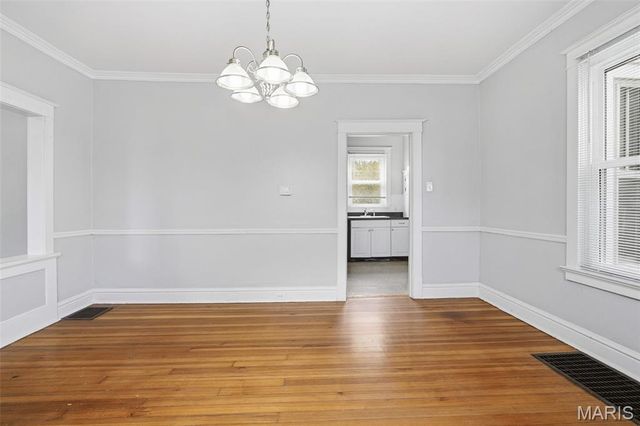 8941 Forest Avenue, St Louis, MO 63114