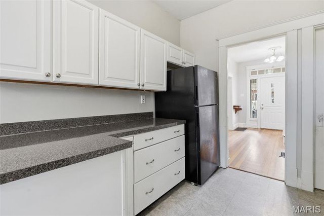8941 Forest Avenue, St Louis, MO 63114
