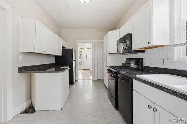 8941 Forest Avenue, St Louis, MO 63114