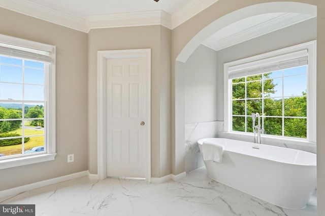 35191 DORNOCH CT, Round Hill, VA 20141