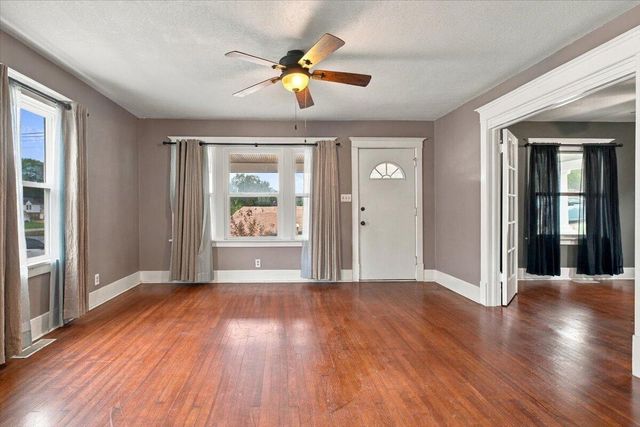 16 IVY Drive, Council Bluffs, IA 51503