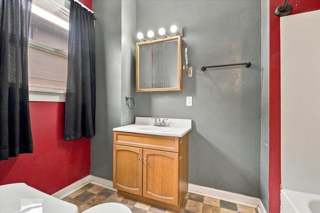 16 IVY Drive, Council Bluffs, IA 51503