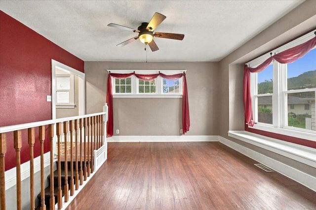 16 IVY Drive, Council Bluffs, IA 51503