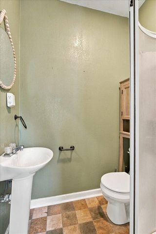 16 IVY Drive, Council Bluffs, IA 51503
