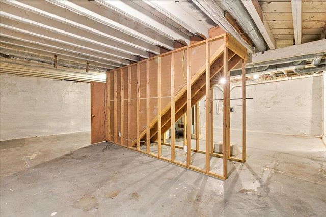 16 IVY Drive, Council Bluffs, IA 51503
