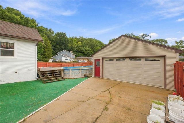 16 IVY Drive, Council Bluffs, IA 51503