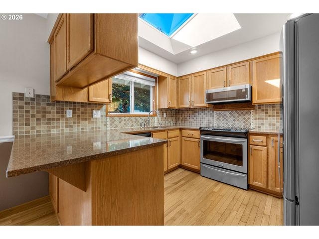 1574 Se BUSH St, Hillsboro, OR 97123