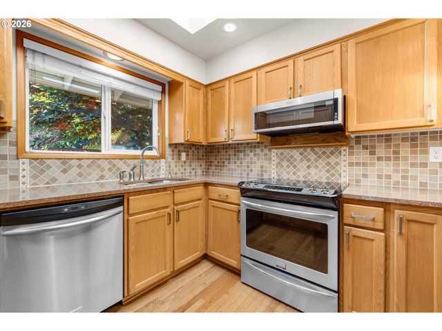 1574 Se BUSH St, Hillsboro, OR 97123