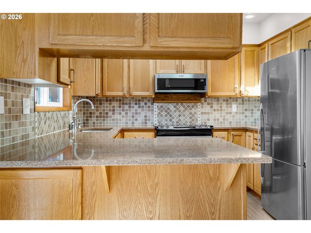 1574 Se BUSH St, Hillsboro, OR 97123