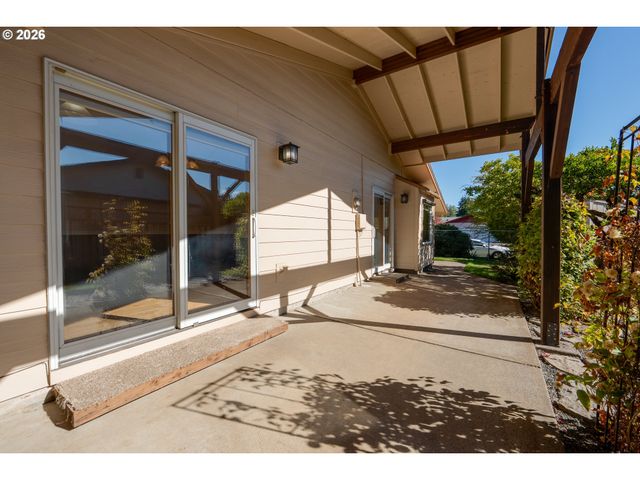 1574 Se BUSH St, Hillsboro, OR 97123