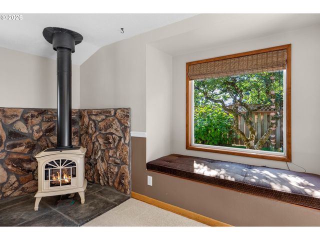 1574 Se BUSH St, Hillsboro, OR 97123