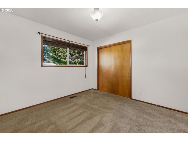 1574 Se BUSH St, Hillsboro, OR 97123