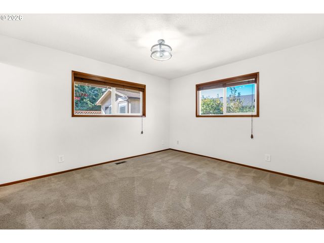 1574 Se BUSH St, Hillsboro, OR 97123