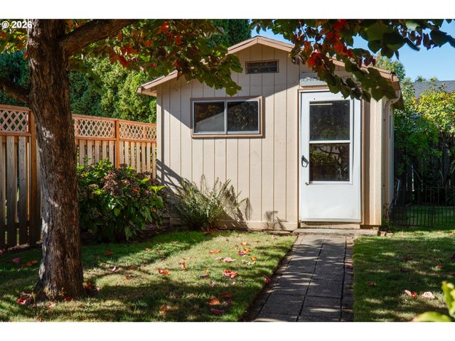 1574 Se BUSH St, Hillsboro, OR 97123