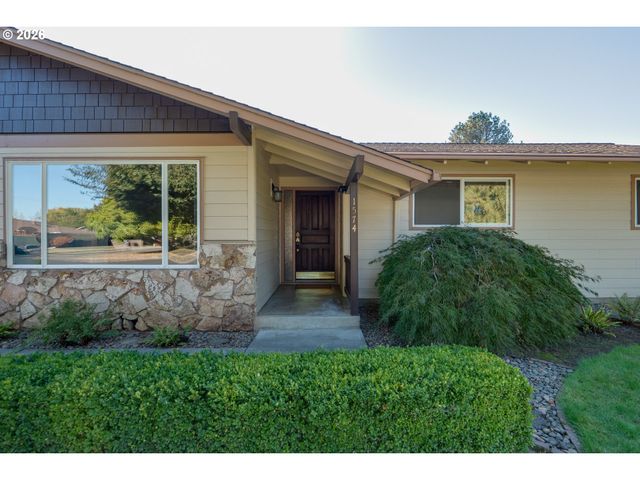 1574 Se BUSH St, Hillsboro, OR 97123