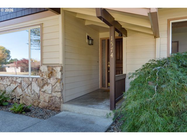 1574 Se BUSH St, Hillsboro, OR 97123