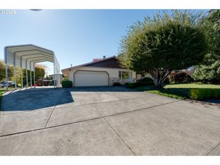 1574 Se BUSH St, Hillsboro, OR 97123