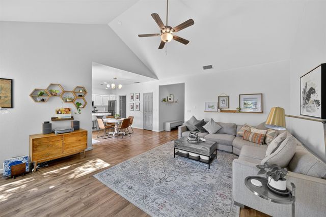 1922 Los Altos Avenue, Clovis, CA 93611