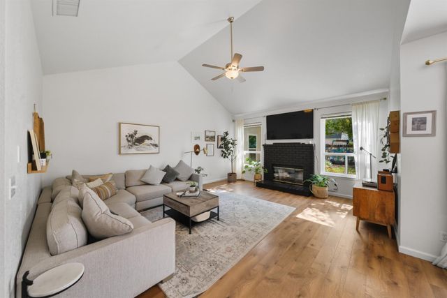 1922 Los Altos Avenue, Clovis, CA 93611