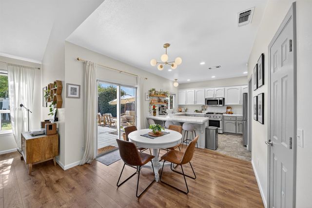 1922 Los Altos Avenue, Clovis, CA 93611