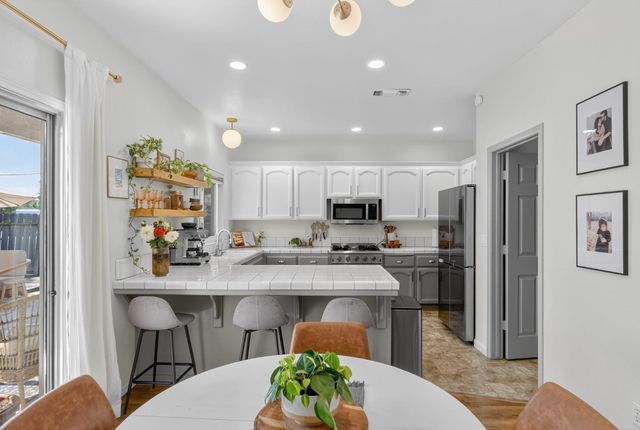 1922 Los Altos Avenue, Clovis, CA 93611