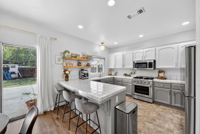 1922 Los Altos Avenue, Clovis, CA 93611