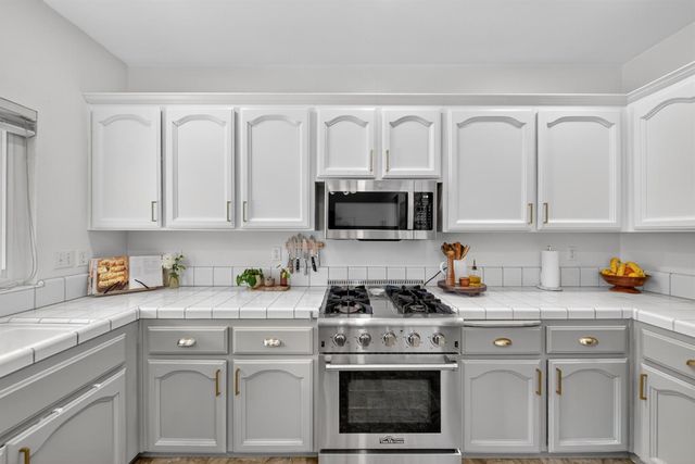 1922 Los Altos Avenue, Clovis, CA 93611