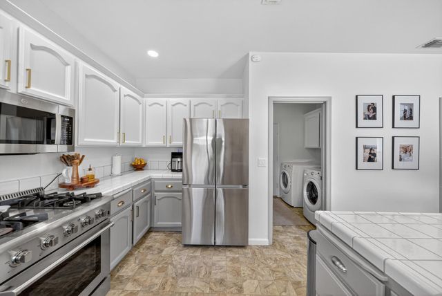 1922 Los Altos Avenue, Clovis, CA 93611