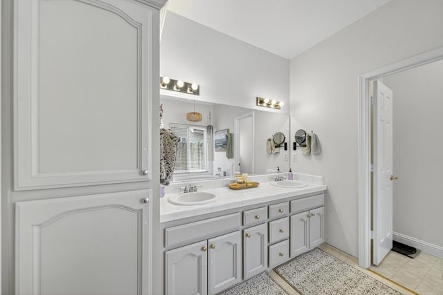 1922 Los Altos Avenue, Clovis, CA 93611