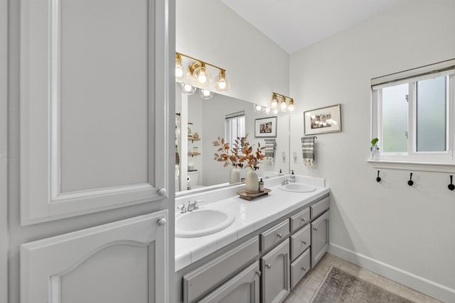 1922 Los Altos Avenue, Clovis, CA 93611