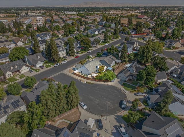 1922 Los Altos Avenue, Clovis, CA 93611