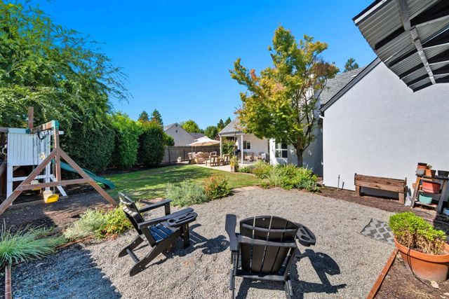 1922 Los Altos Avenue, Clovis, CA 93611