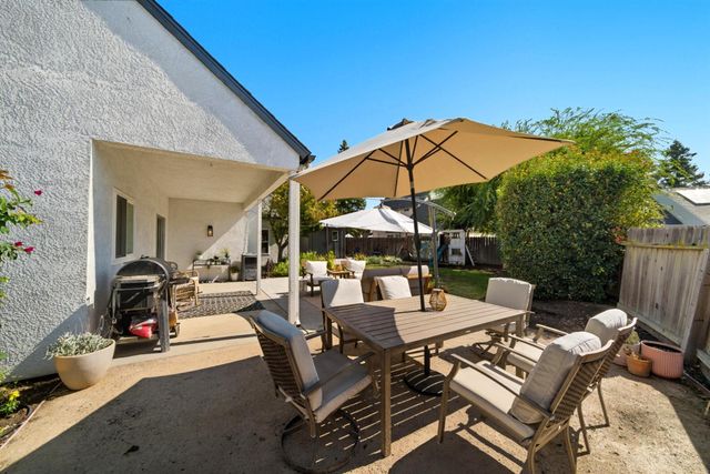 1922 Los Altos Avenue, Clovis, CA 93611