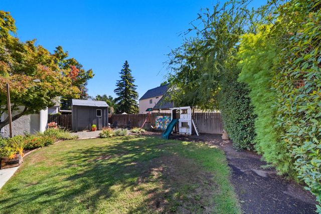 1922 Los Altos Avenue, Clovis, CA 93611