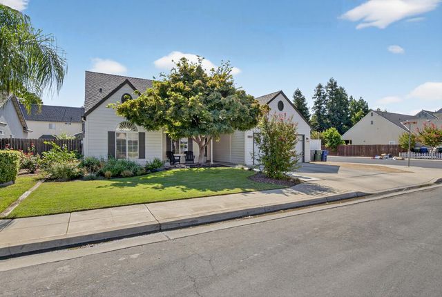 1922 Los Altos Avenue, Clovis, CA 93611