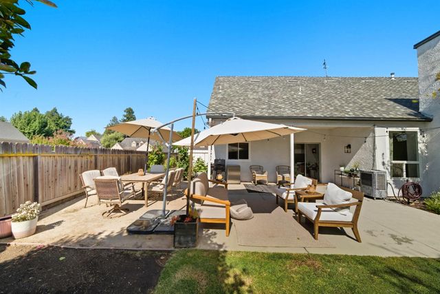 1922 Los Altos Avenue, Clovis, CA 93611