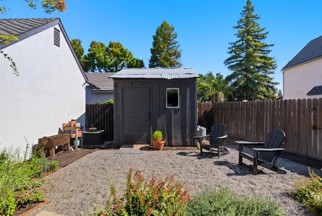 1922 Los Altos Avenue, Clovis, CA 93611