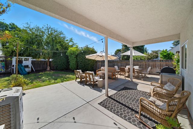 1922 Los Altos Avenue, Clovis, CA 93611