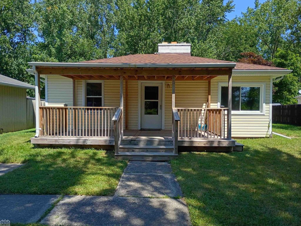 206 Degurse Avenue, Marine City, MI 48039